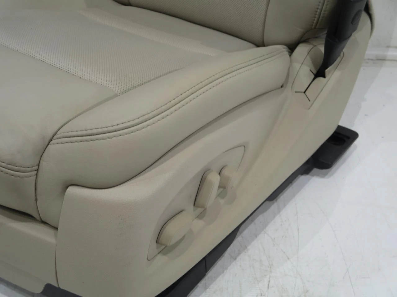 2013 - 2019 Cadillac ATS Seats, Sedan, Light Tan Leather #340r - Image 7