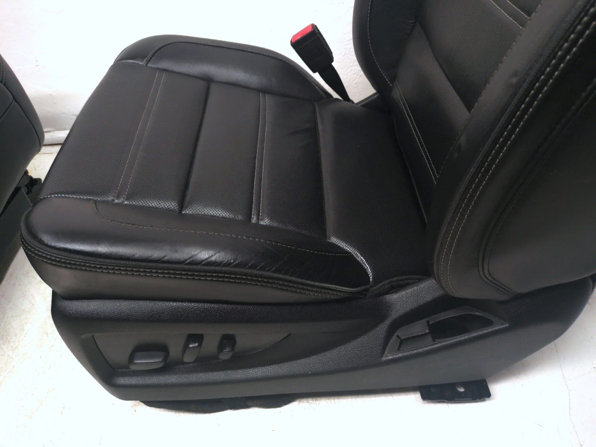 2016 - 2019 GMC Sierra Denali Front Seats, Black Leather, Heated & Cooled #1467 - Image 10