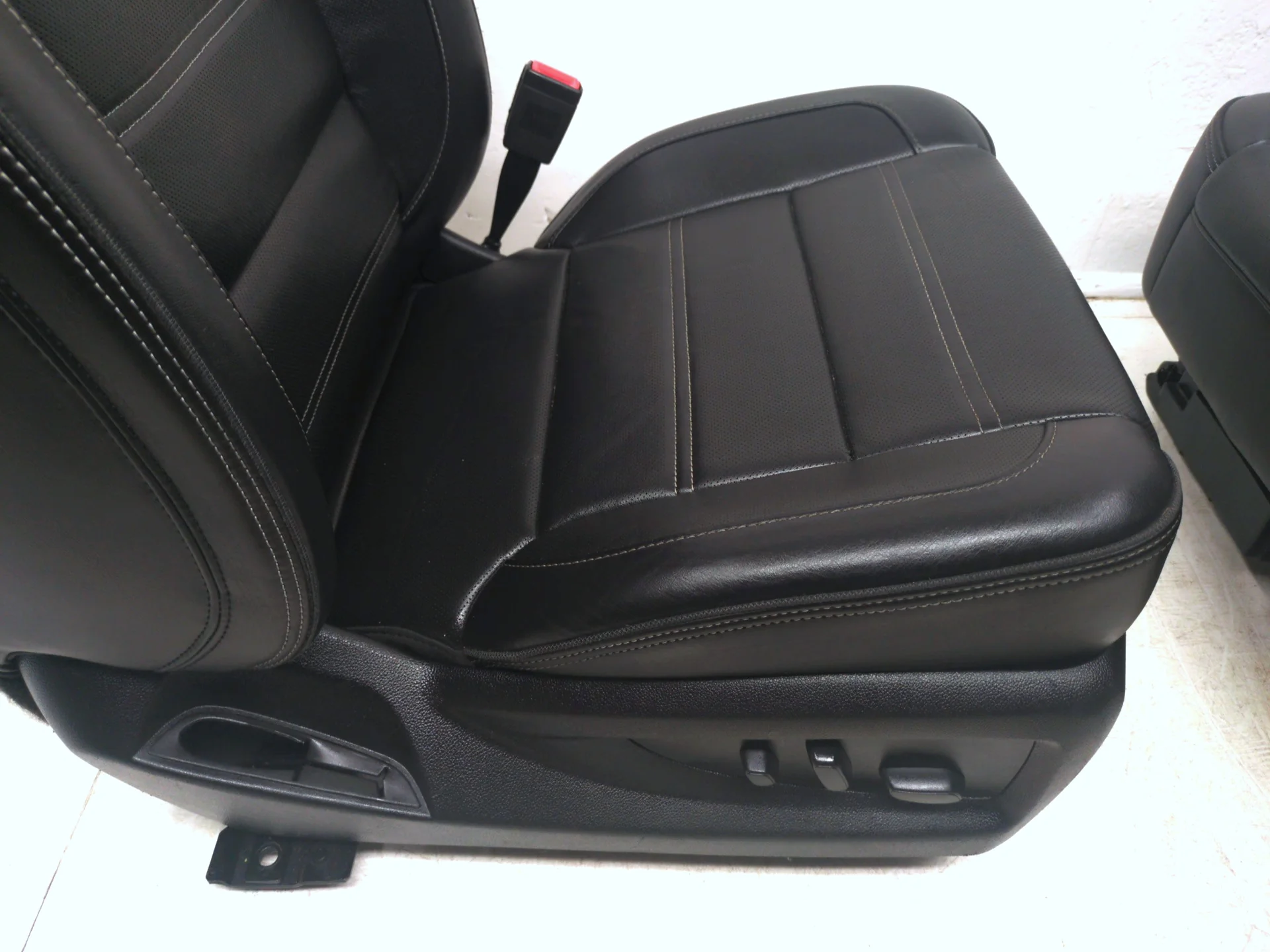 2016 - 2019 GMC Sierra Denali Front Seats, Black Leather, Heated & Cooled #1467 - Image 9
