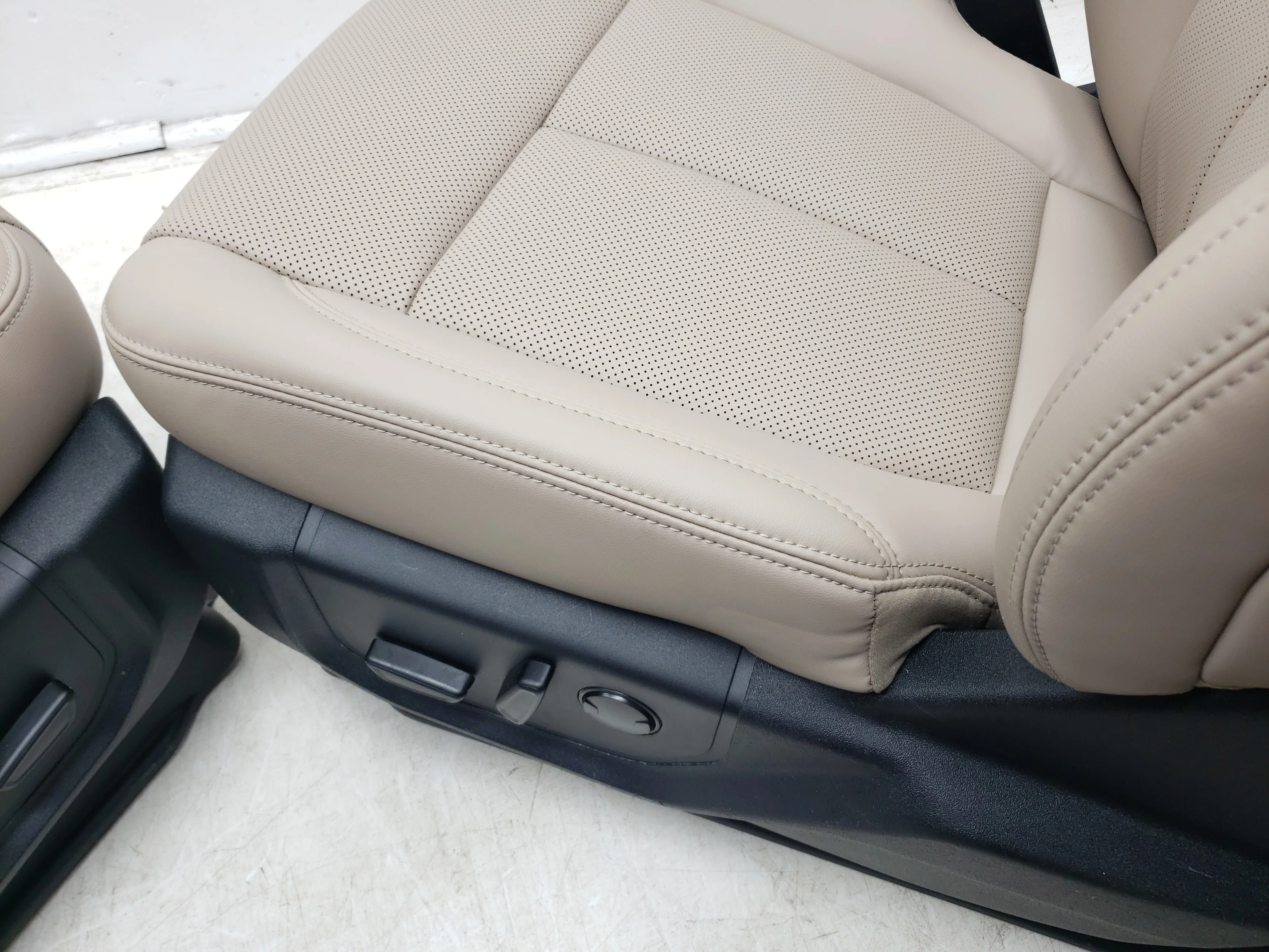 2018 - 2024 Ford Expedition Leather Seats, Power Heated Cooled, Tan #1486 - Image 10