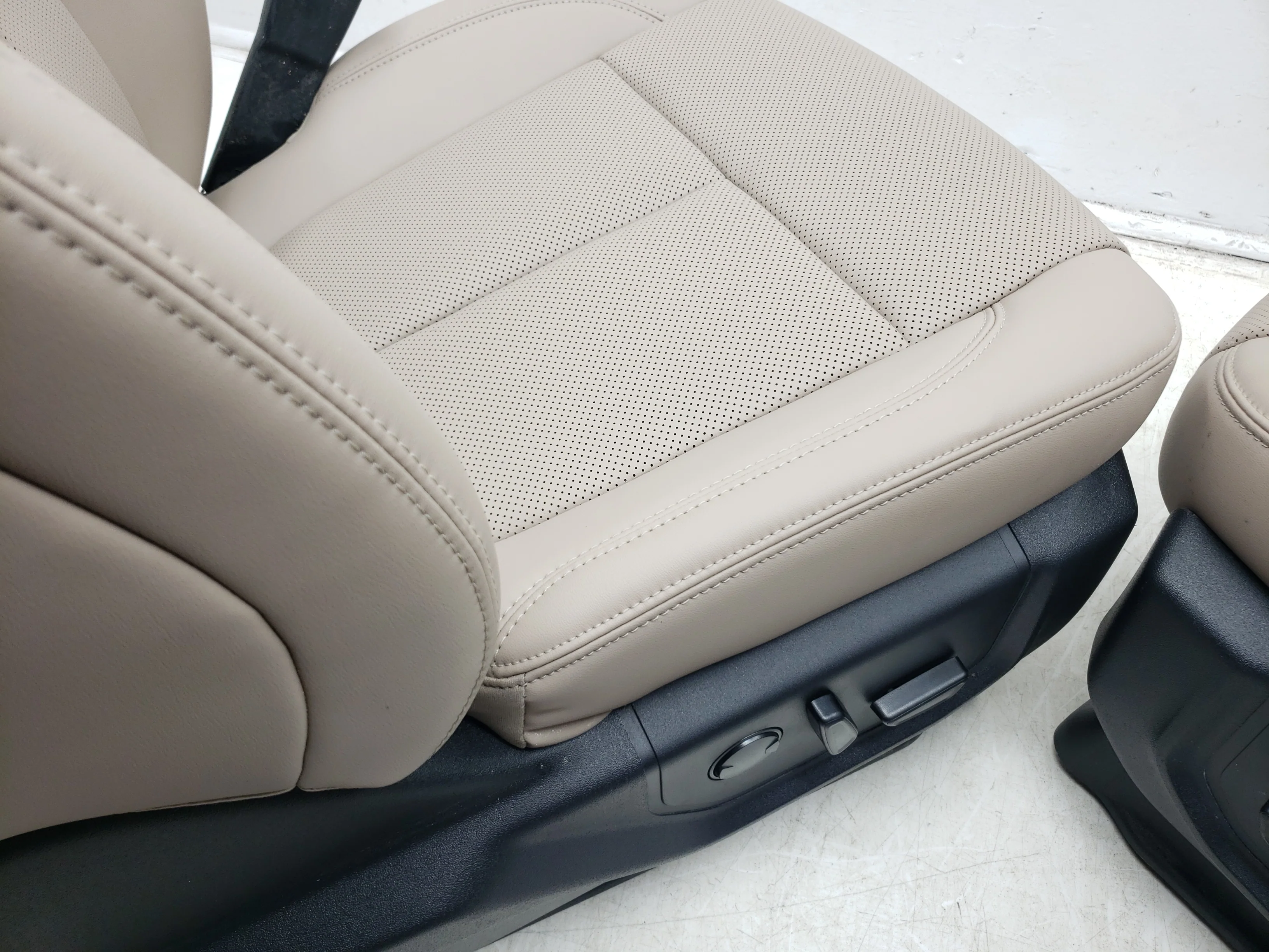 2018 - 2024 Ford Expedition Leather Seats, Power Heated Cooled, Tan #1486 - Image 11