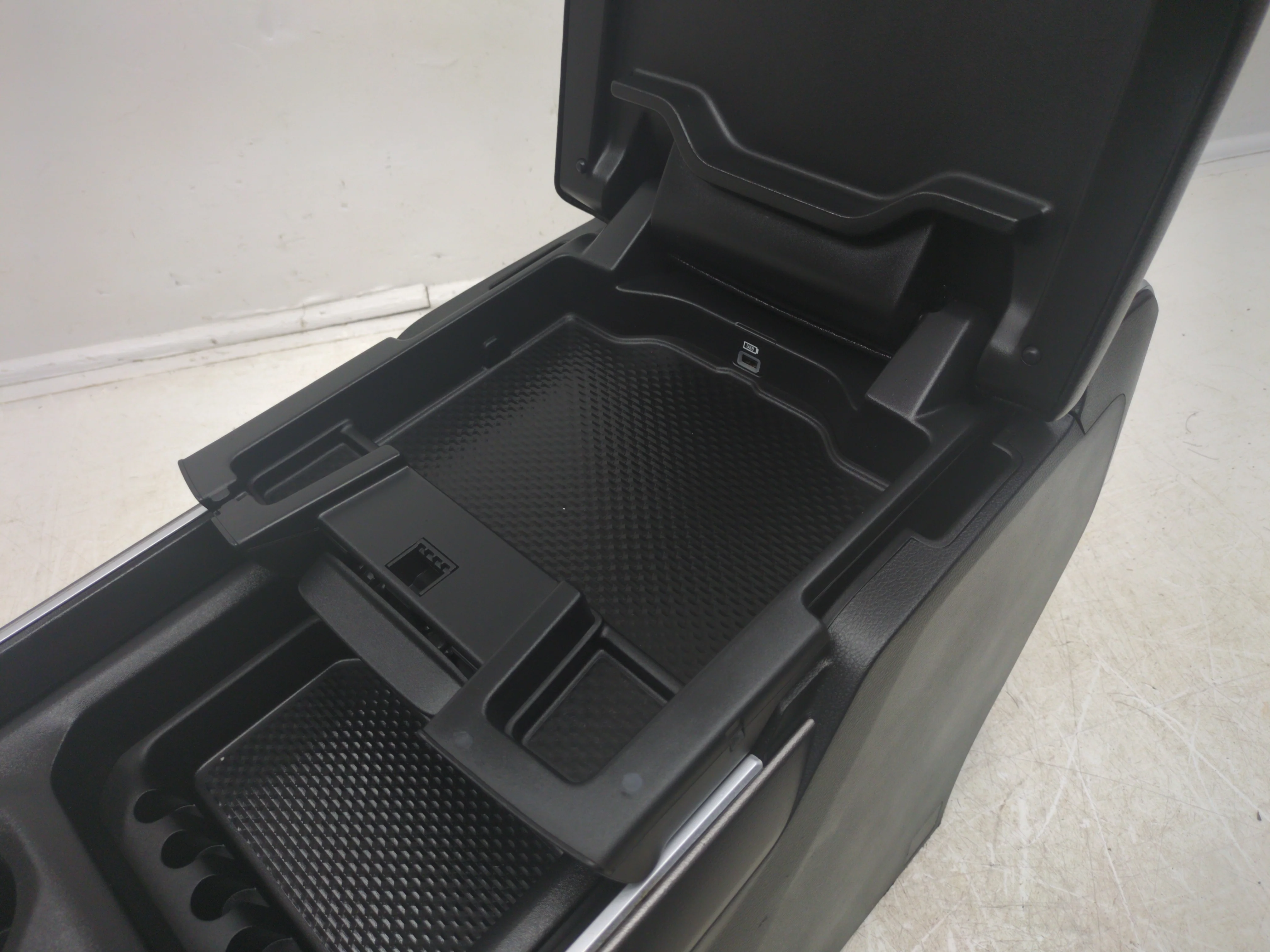 2019 - 2024 Dodge Ram Center Console, 1500 DT, Black & Gray. #1781 - Image 20