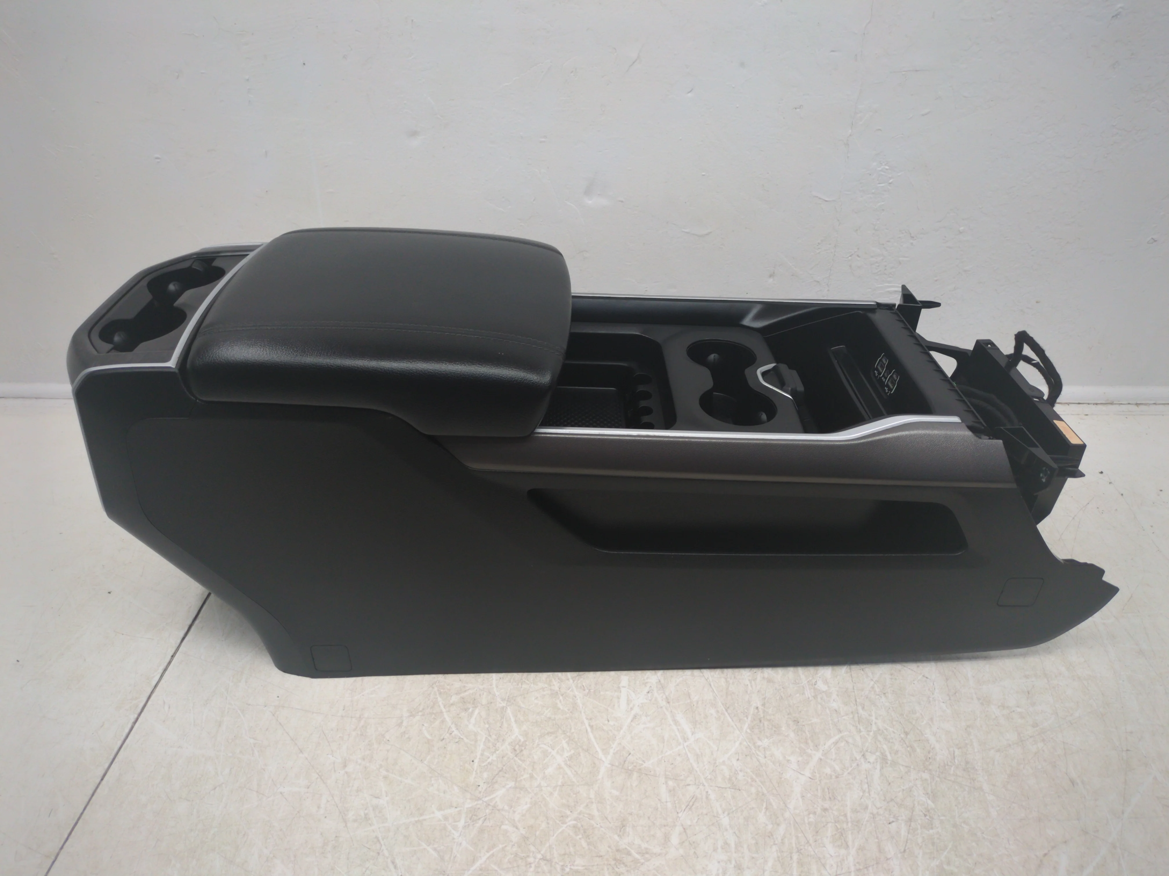 2019 - 2024 Dodge Ram Center Console, 1500 DT, Black & Gray. #1781 - Image 4