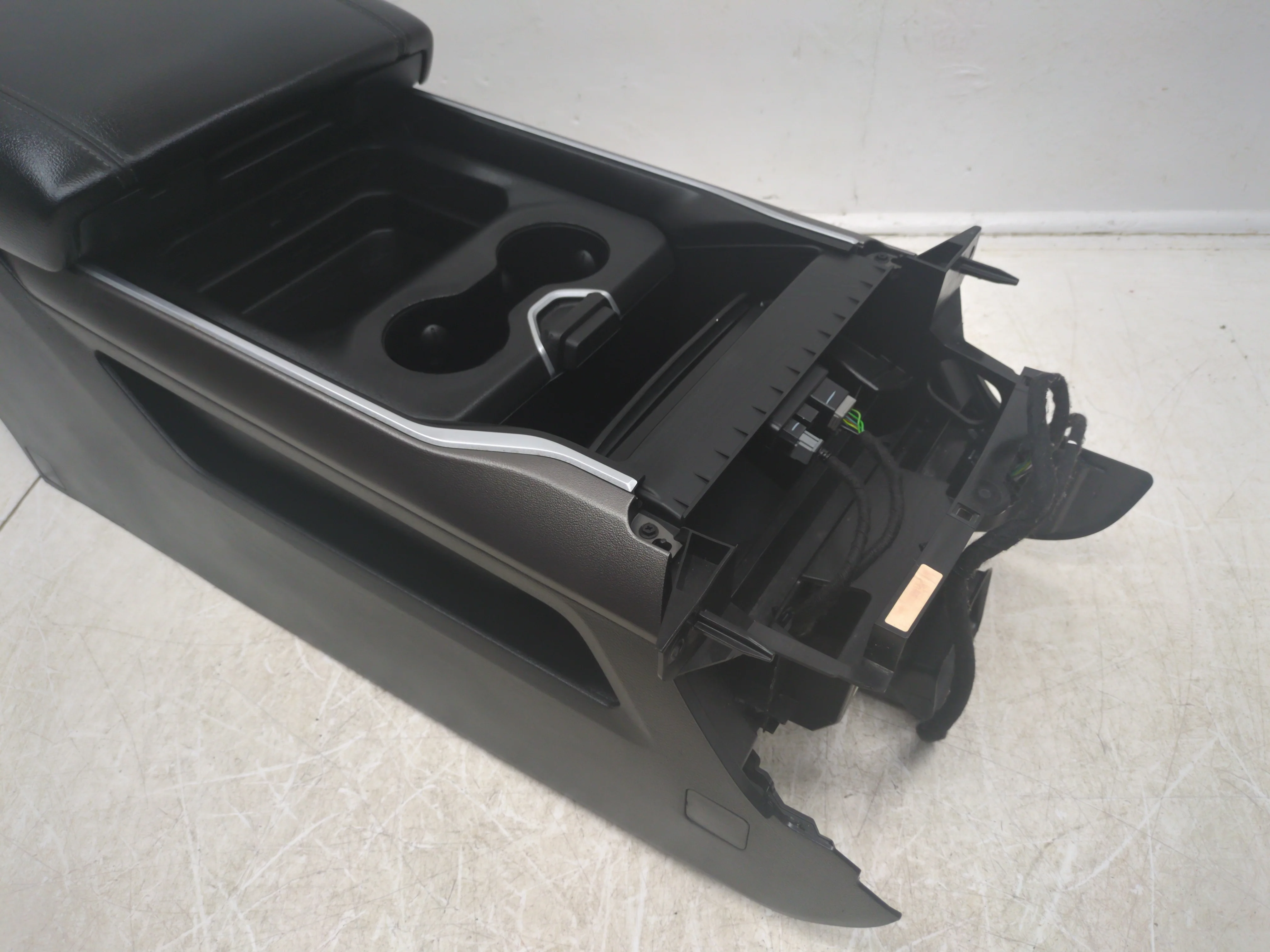 2019 - 2024 Dodge Ram Center Console, 1500 DT, Black & Gray. #1781 - Image 6