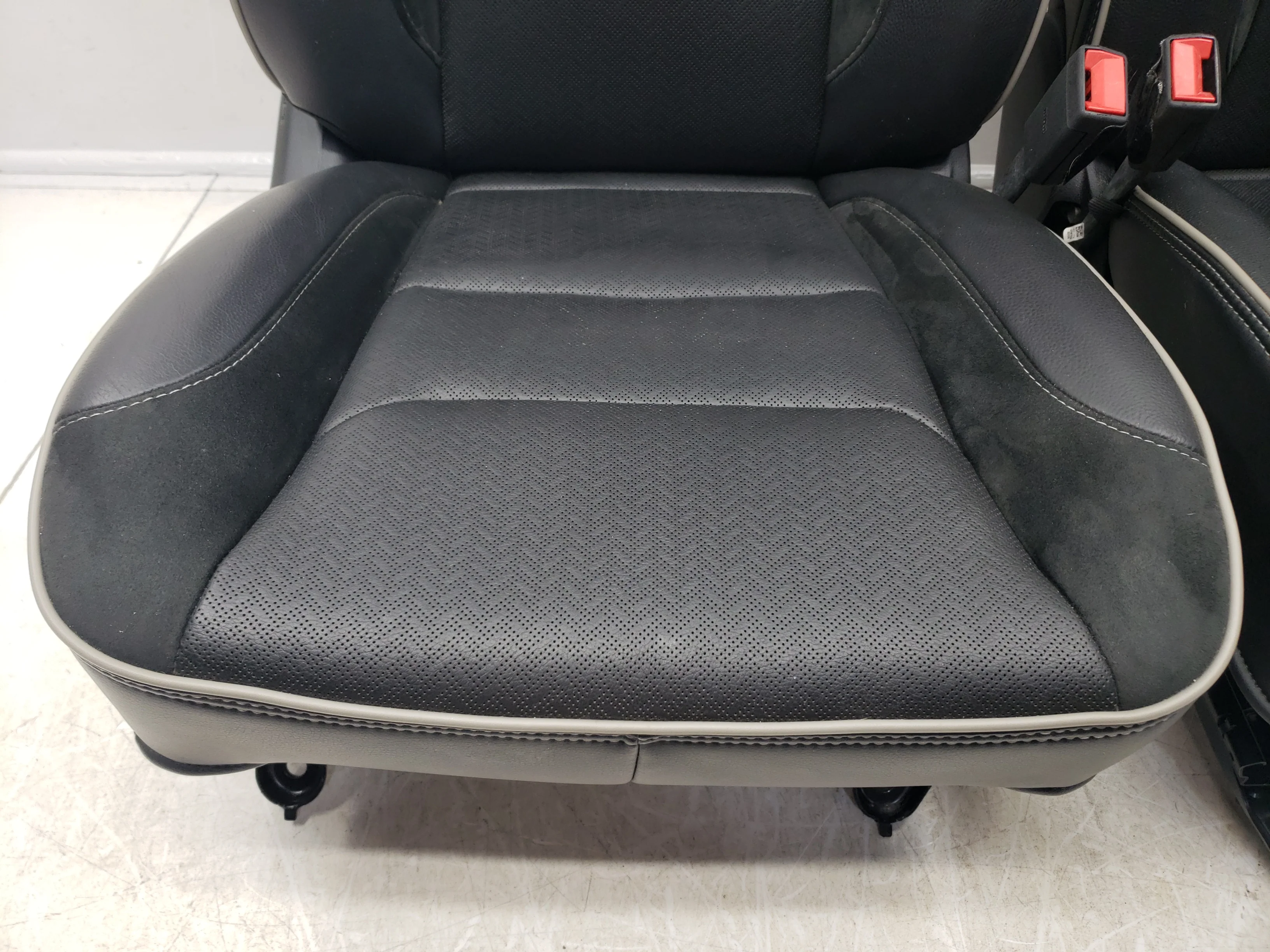 2019 - 2024 Dodge Ram Laramie Front Seats, Black Leather Suede, 1500 DT #1753 - Image 4