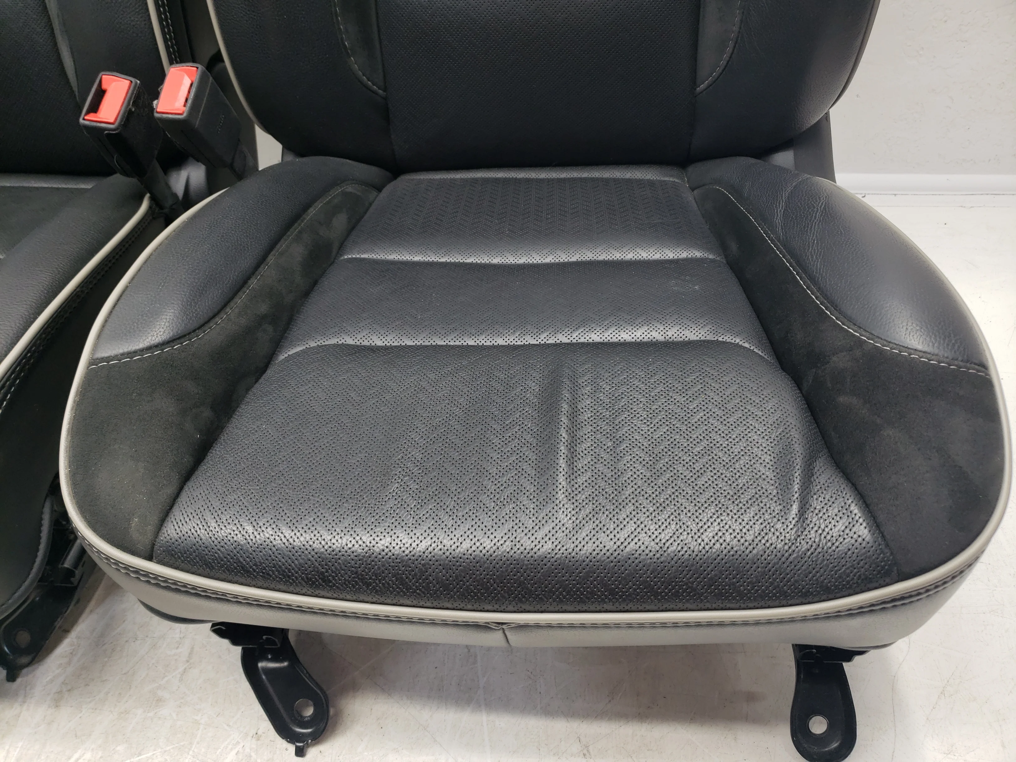 2019 - 2024 Dodge Ram Laramie Front Seats, Black Leather Suede, 1500 DT #1753 - Image 5