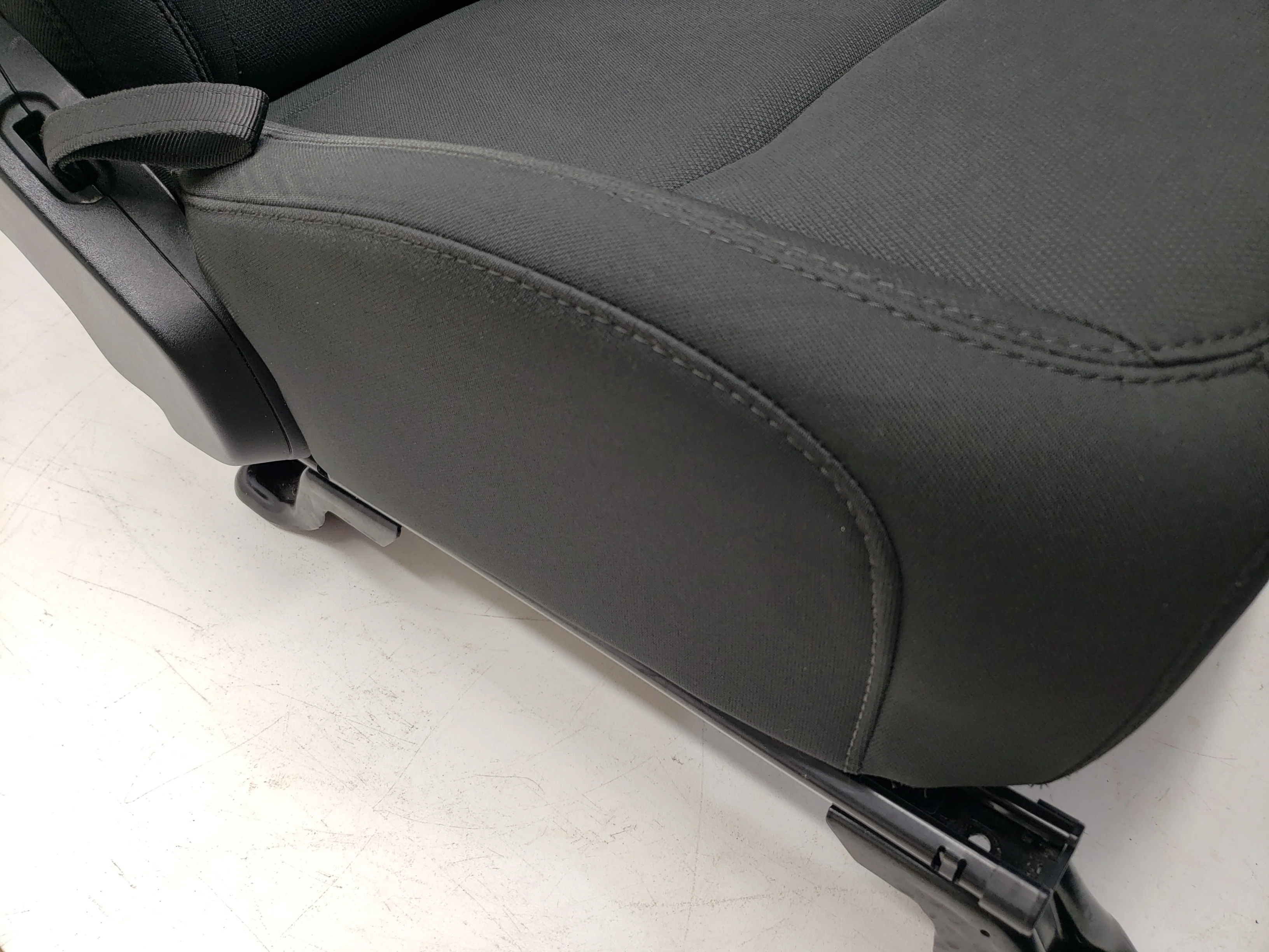 2019 - 2024 Jeep Wrangler JL Front Seats, 4 Door, Charcoal Black Cloth #1058 - Image 6