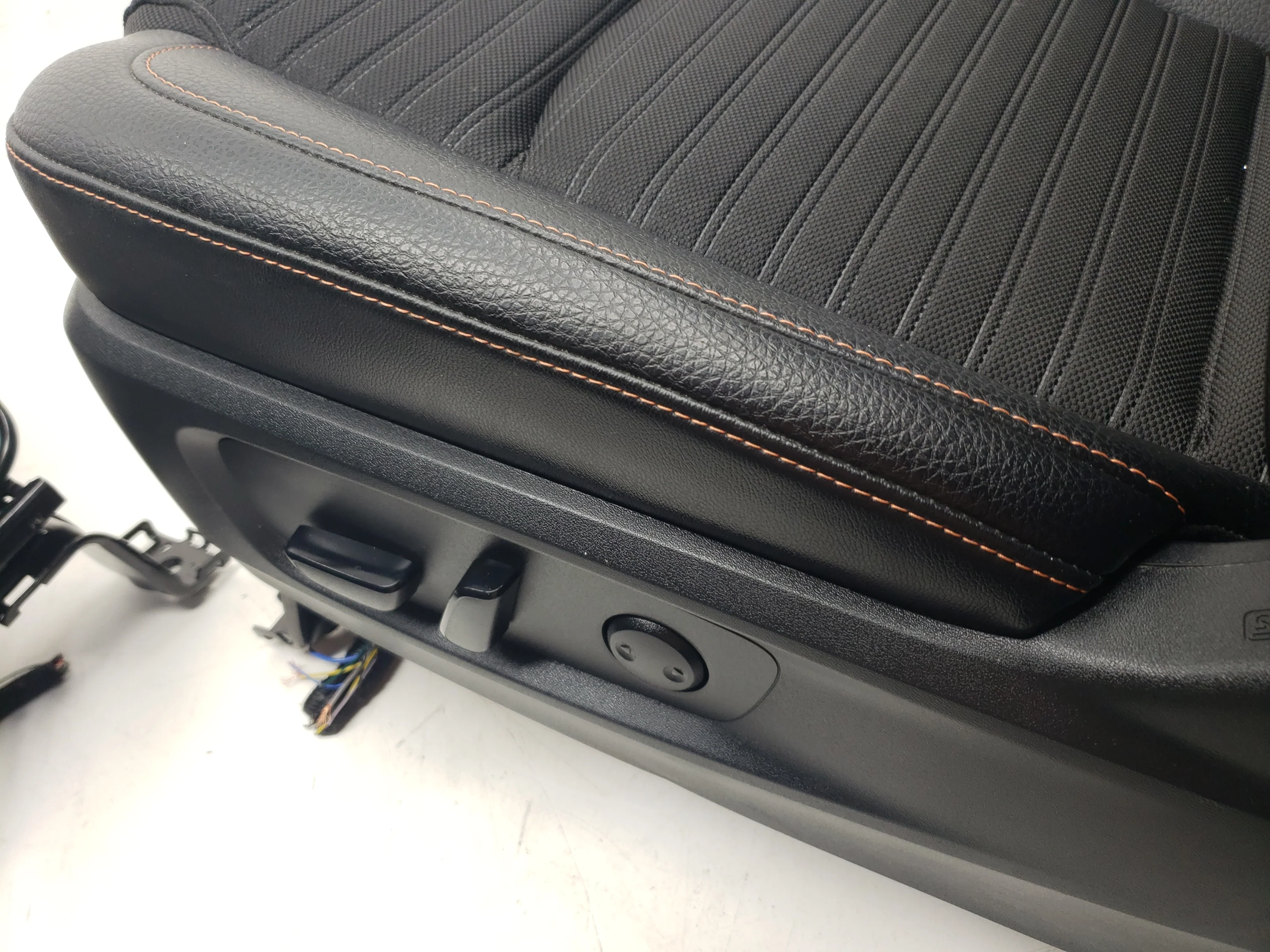 2022 - 2024 Nissan Pathfinder Rock Creek Seats, Black Leather 3 Rows #1055 - Image 6