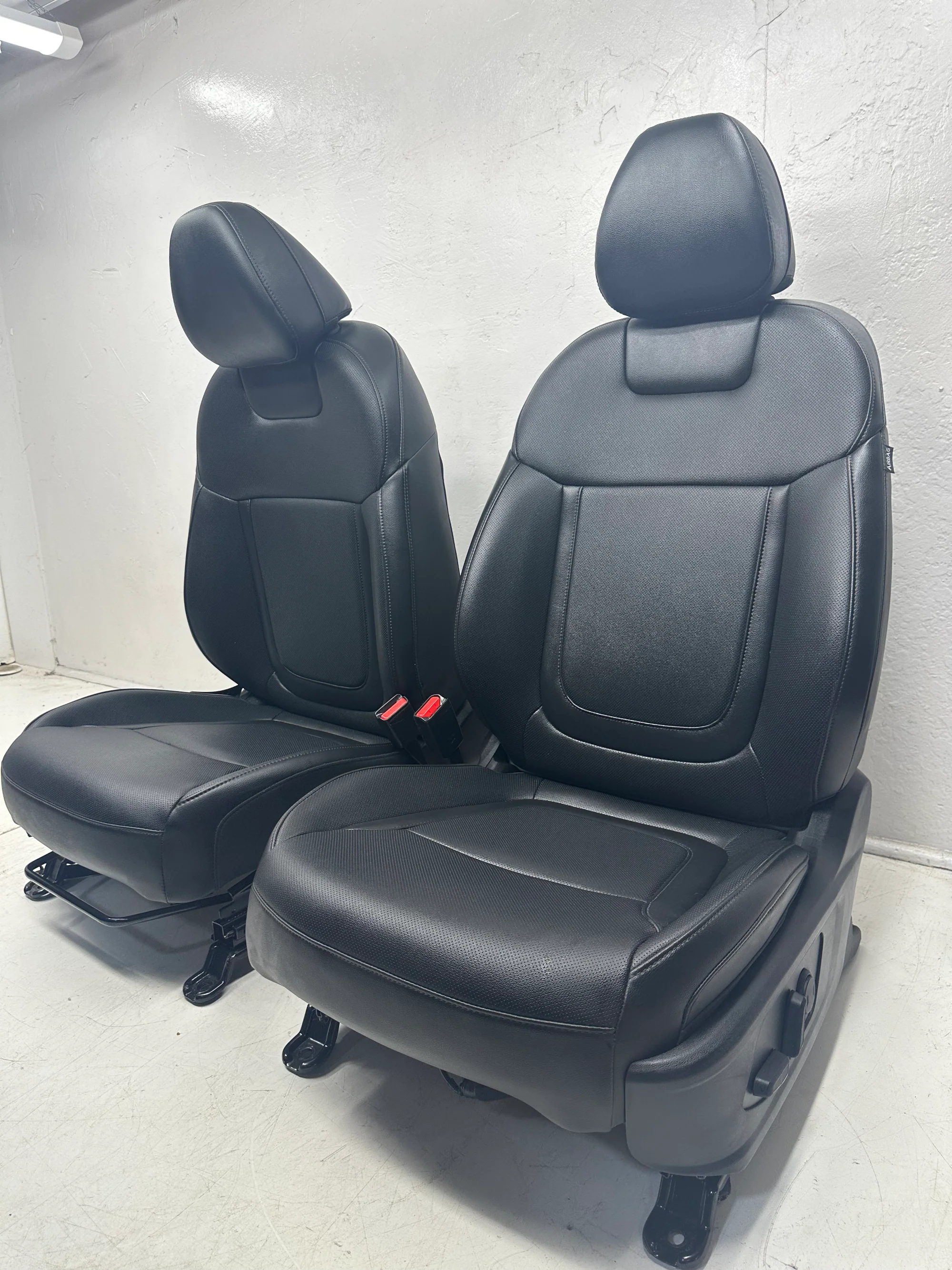 2022 - 2025 Hyundai Santa Cruz Front Seats, Night XRT, Black Leather #1083 - Image 11