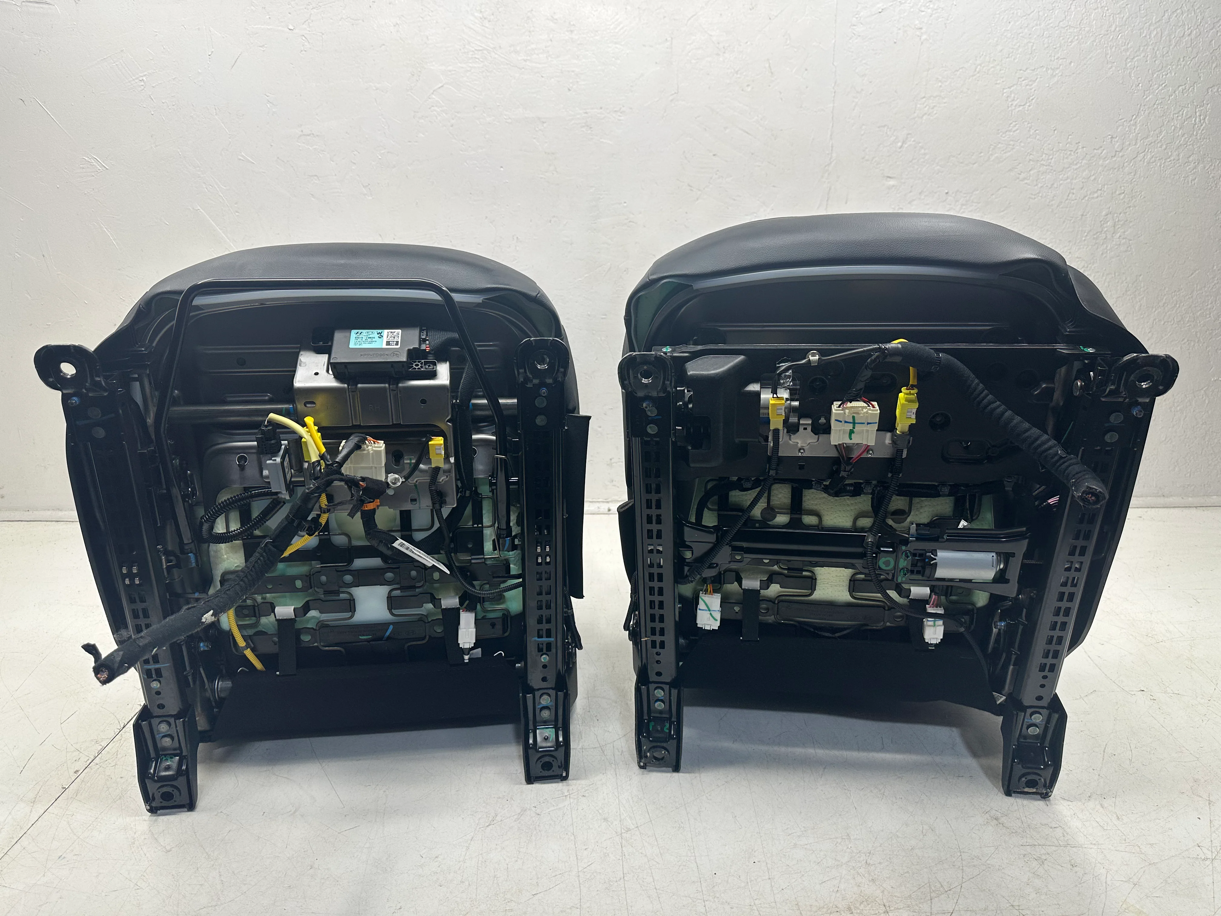 2022 - 2025 Hyundai Santa Cruz Front Seats, Night XRT, Black Leather #1083 - Image 13