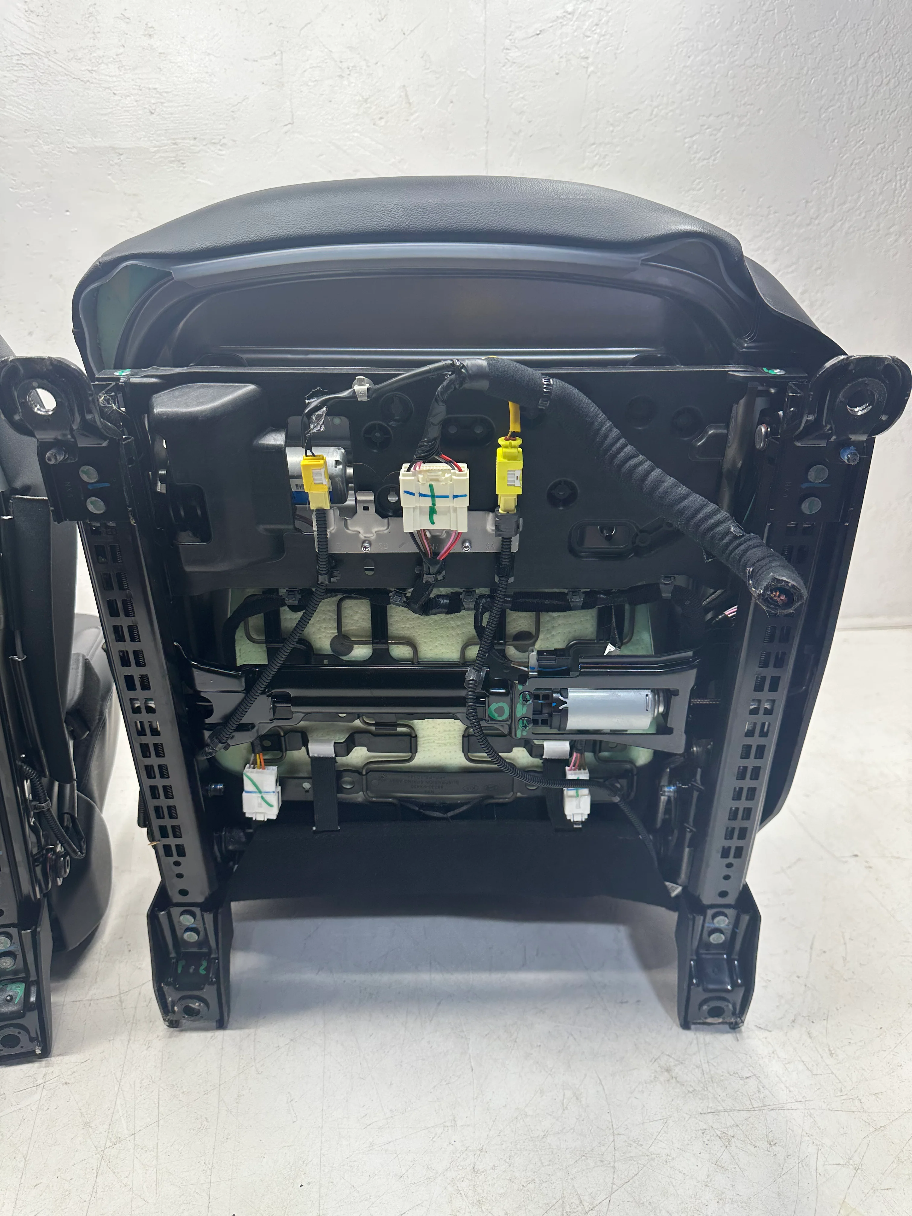 2022 - 2025 Hyundai Santa Cruz Front Seats, Night XRT, Black Leather #1083 - Image 14