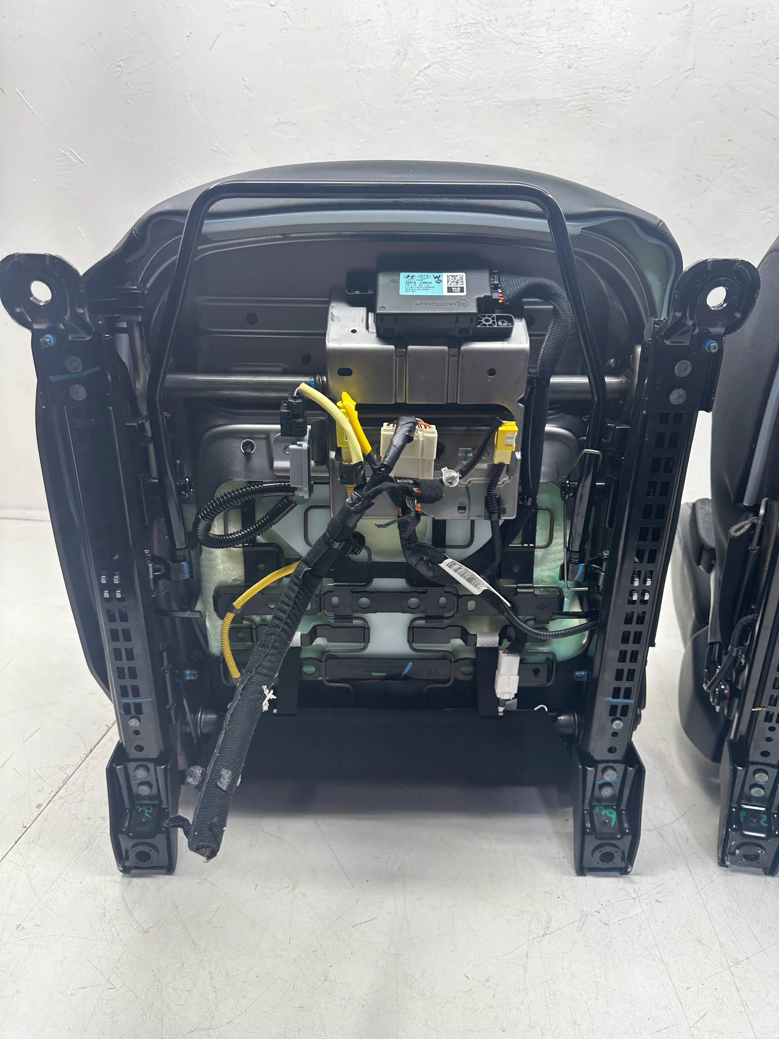 2022 - 2025 Hyundai Santa Cruz Front Seats, Night XRT, Black Leather #1083 - Image 15