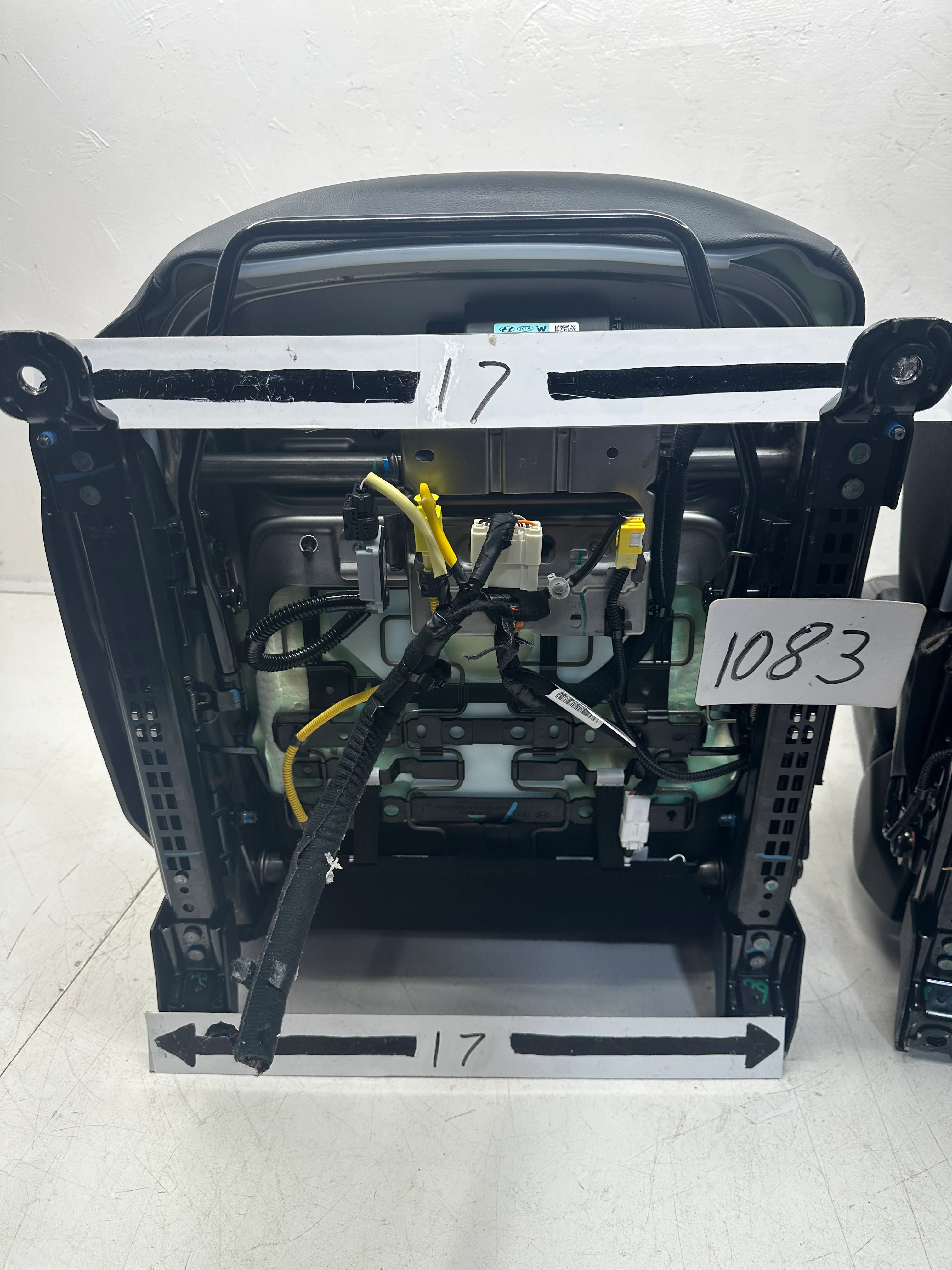 2022 - 2025 Hyundai Santa Cruz Front Seats, Night XRT, Black Leather #1083 - Image 17