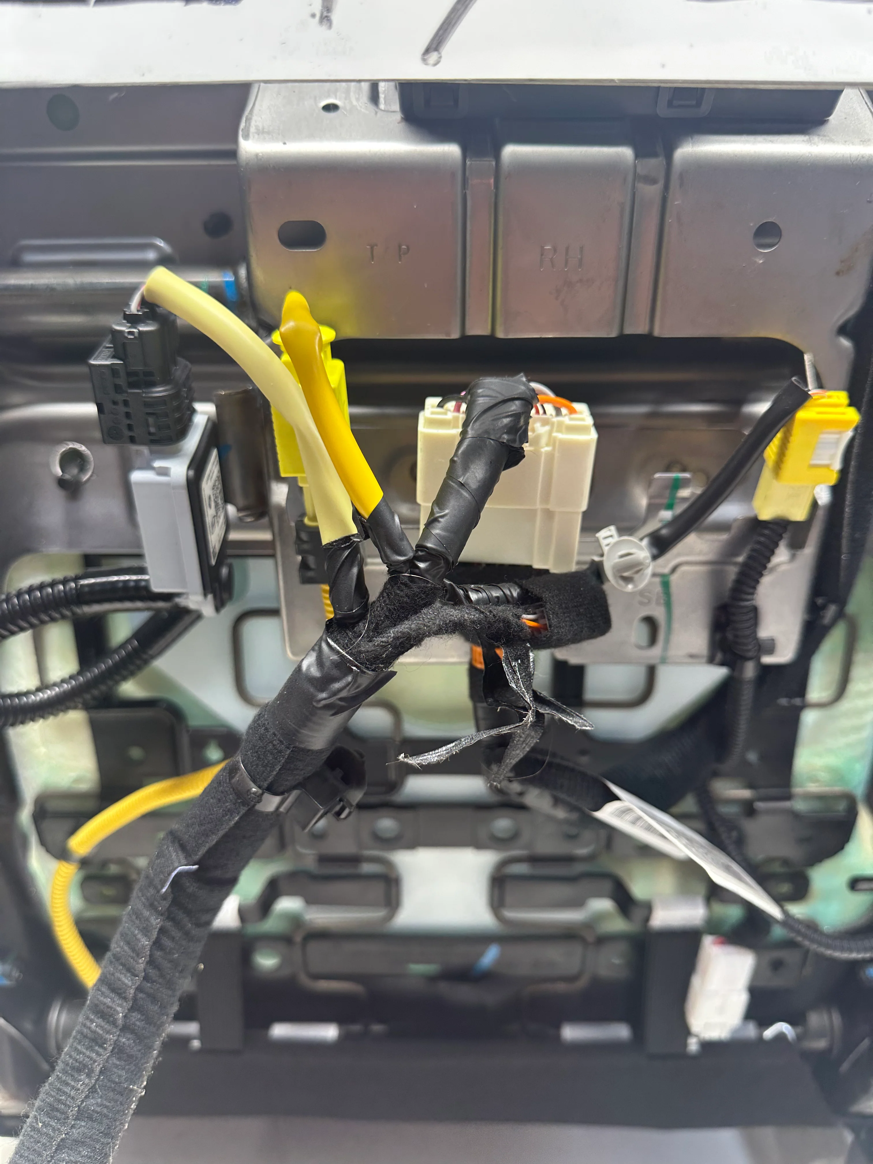 2022 - 2025 Hyundai Santa Cruz Front Seats, Night XRT, Black Leather #1083 - Image 18