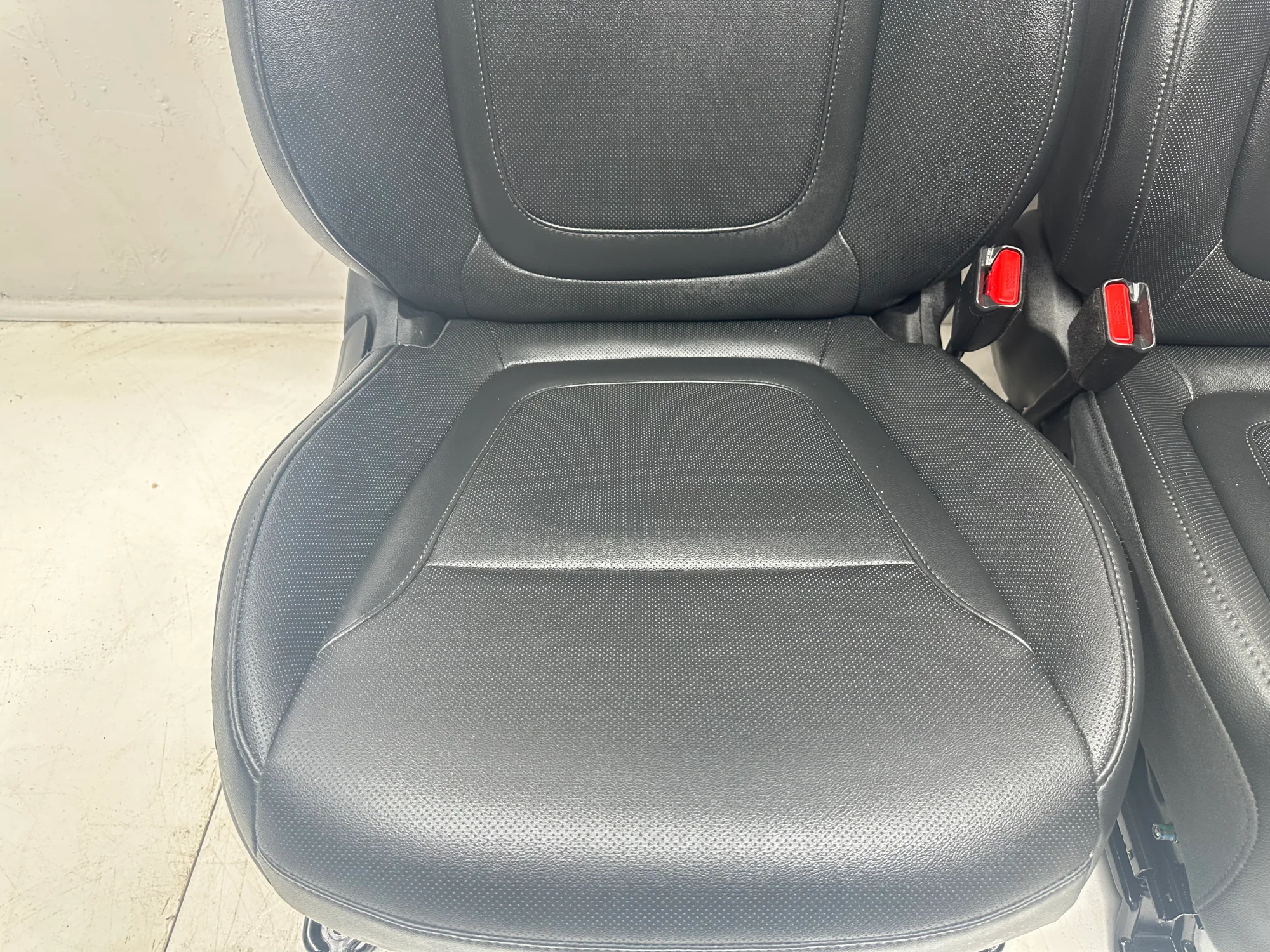 2022 - 2025 Hyundai Santa Cruz Front Seats, Night XRT, Black Leather #1083 - Image 3