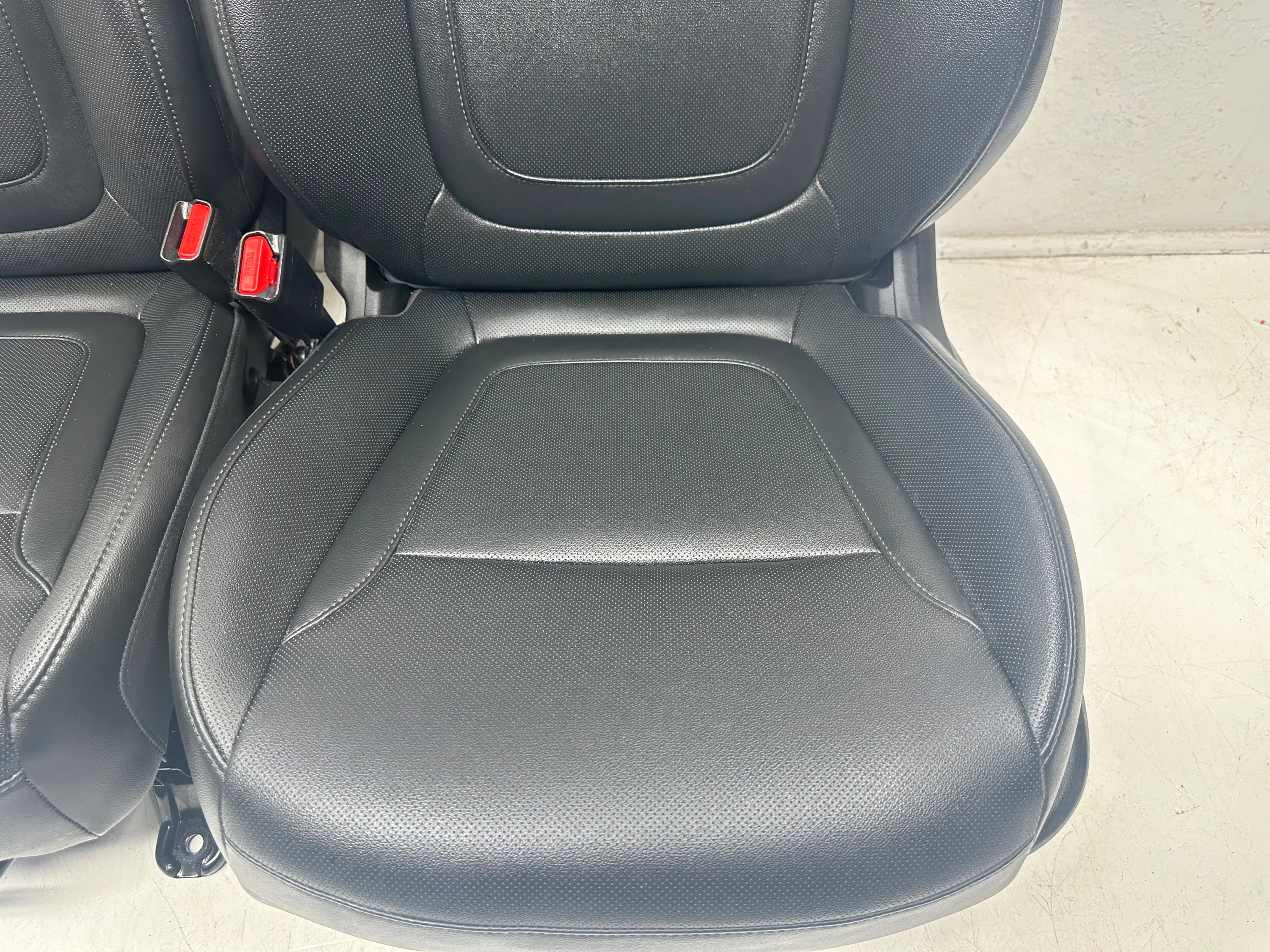 2022 - 2025 Hyundai Santa Cruz Front Seats, Night XRT, Black Leather #1083 - Image 4