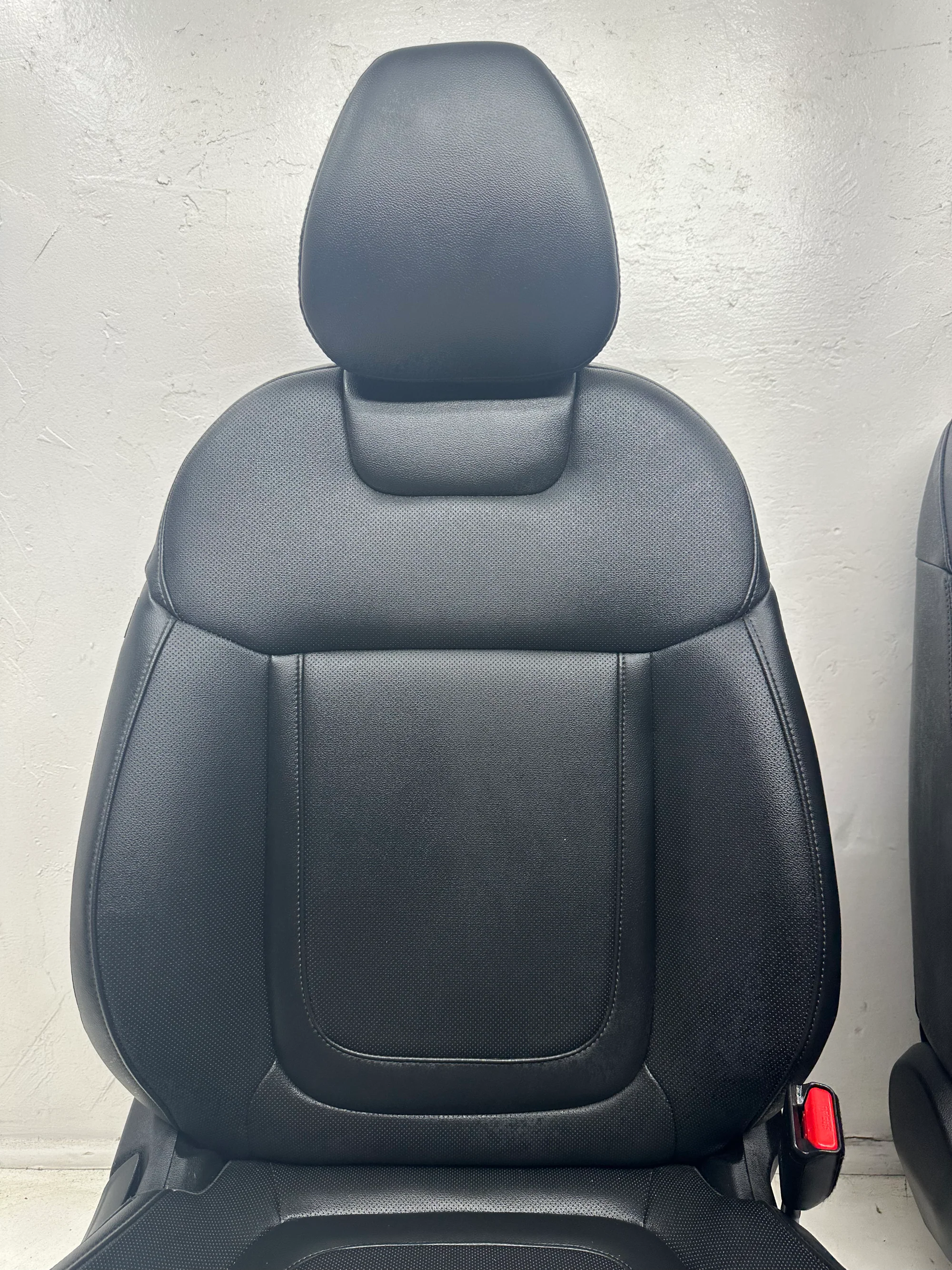 2022 - 2025 Hyundai Santa Cruz Front Seats, Night XRT, Black Leather #1083 - Image 5