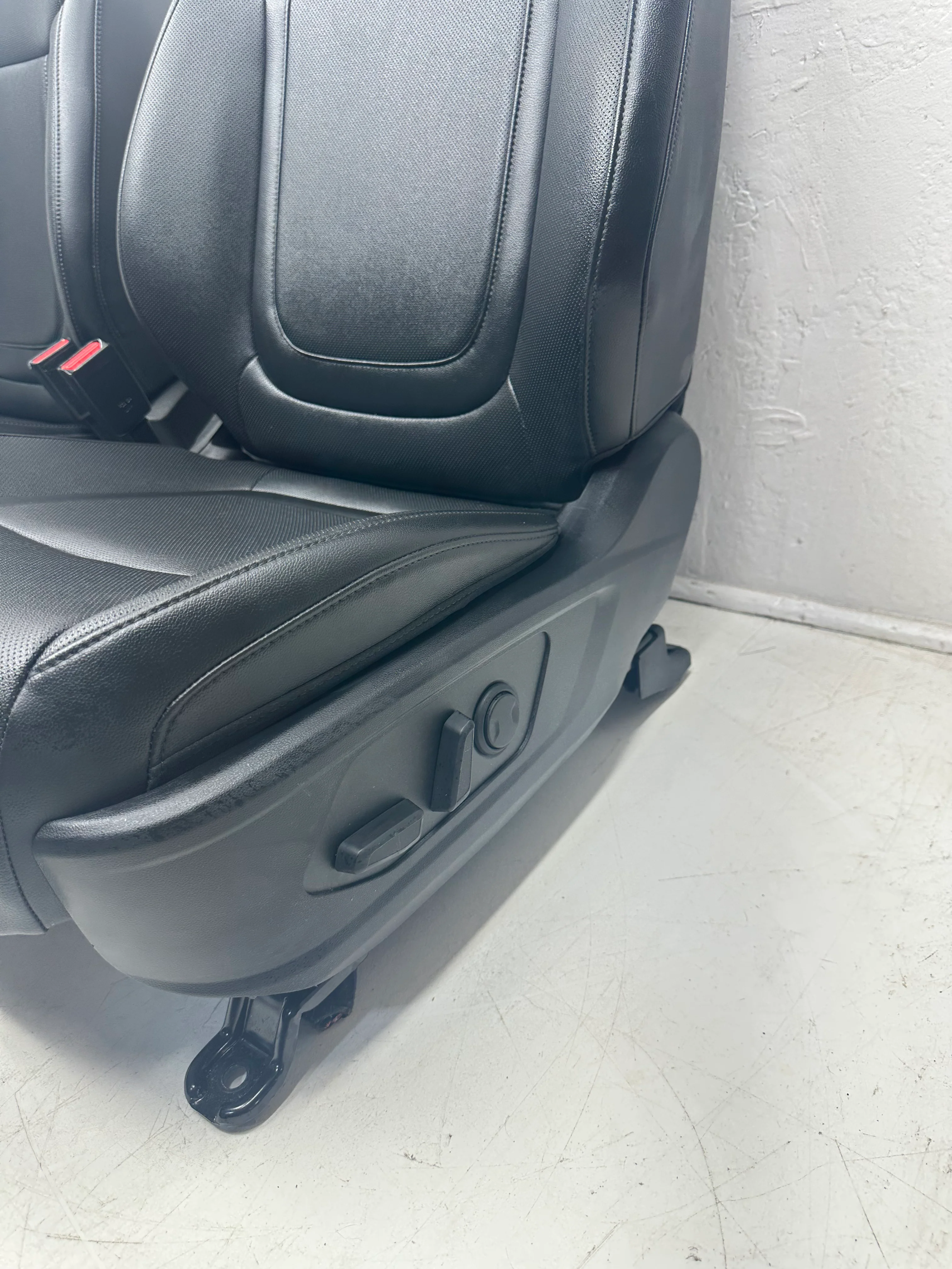 2022 - 2025 Hyundai Santa Cruz Front Seats, Night XRT, Black Leather #1083 - Image 8