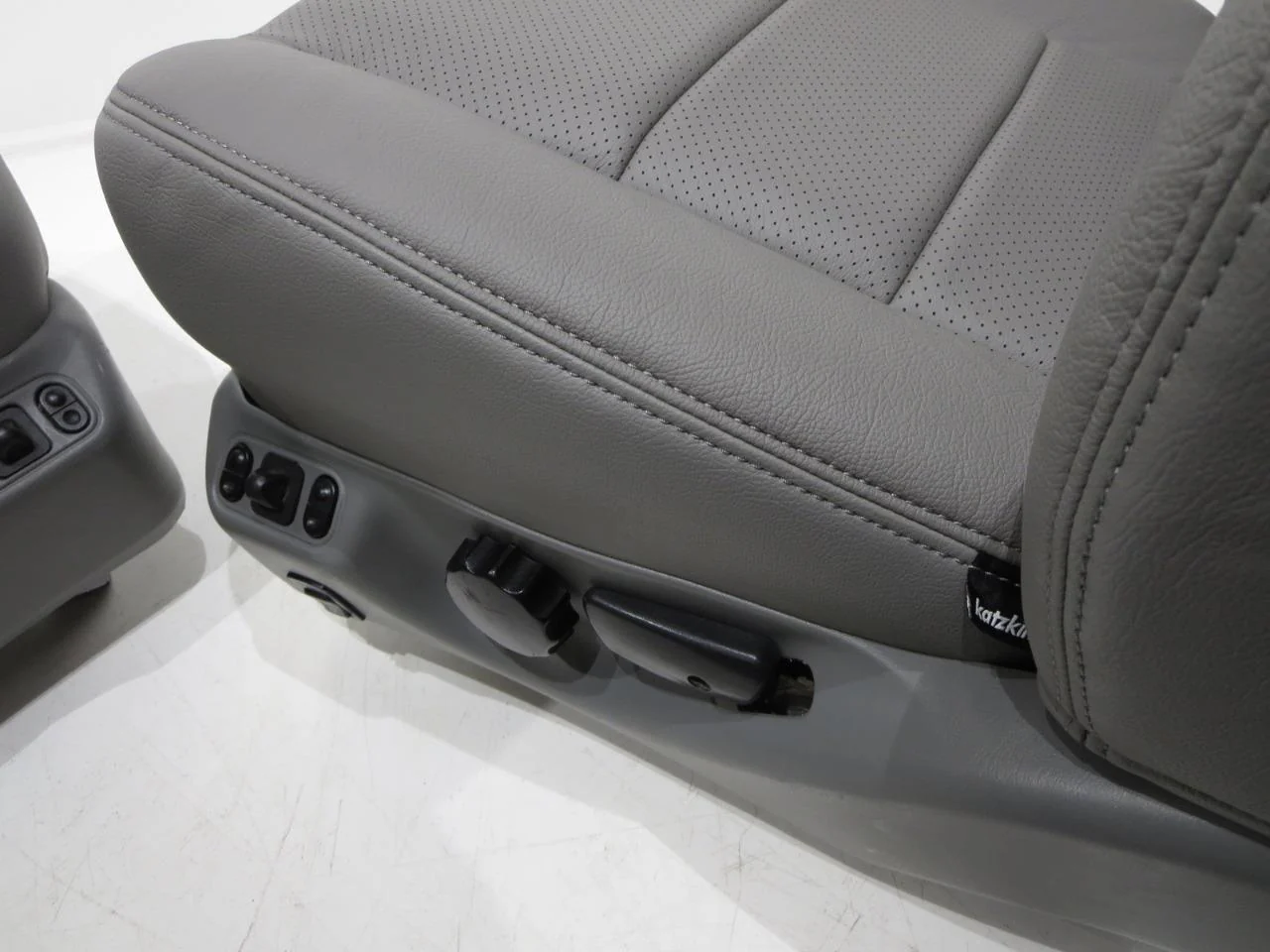 2003 - 2007 Custom Air Conditioned Ford Super Duty F250 Seats #005a - Image 10