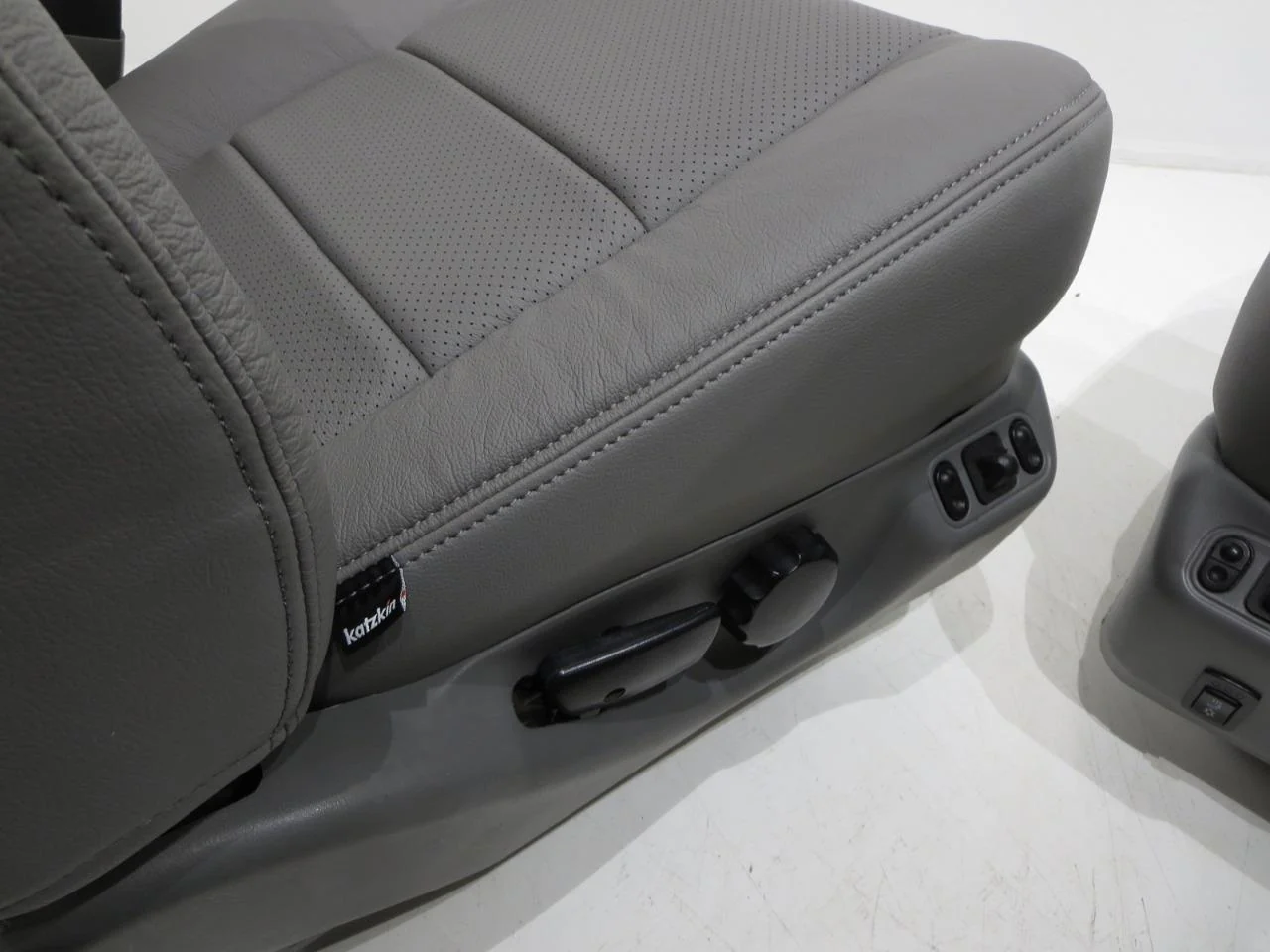 2003 - 2007 Custom Air Conditioned Ford Super Duty F250 Seats #005a - Image 11