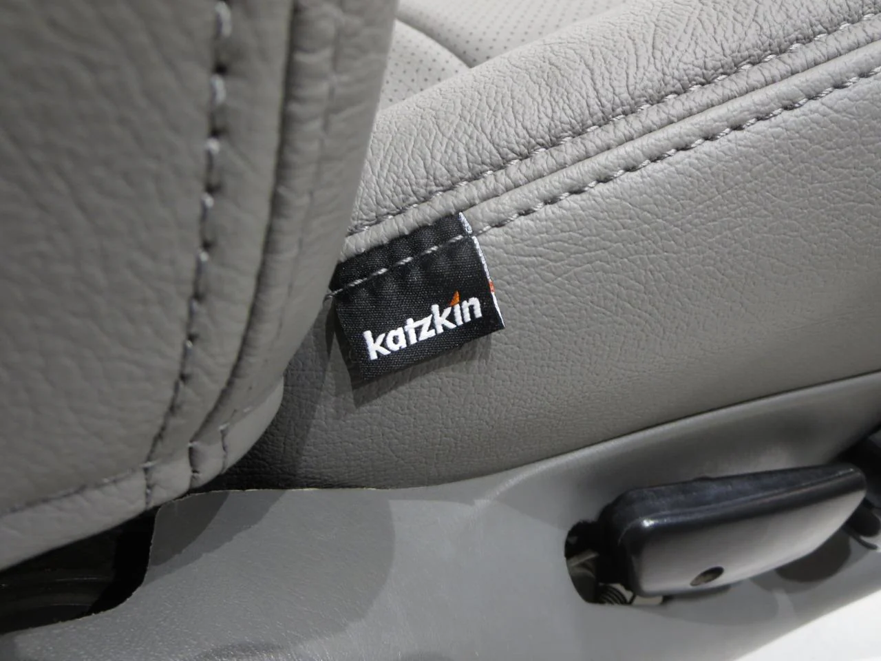 2003 - 2007 Custom Air Conditioned Ford Super Duty F250 Seats #005a - Image 12