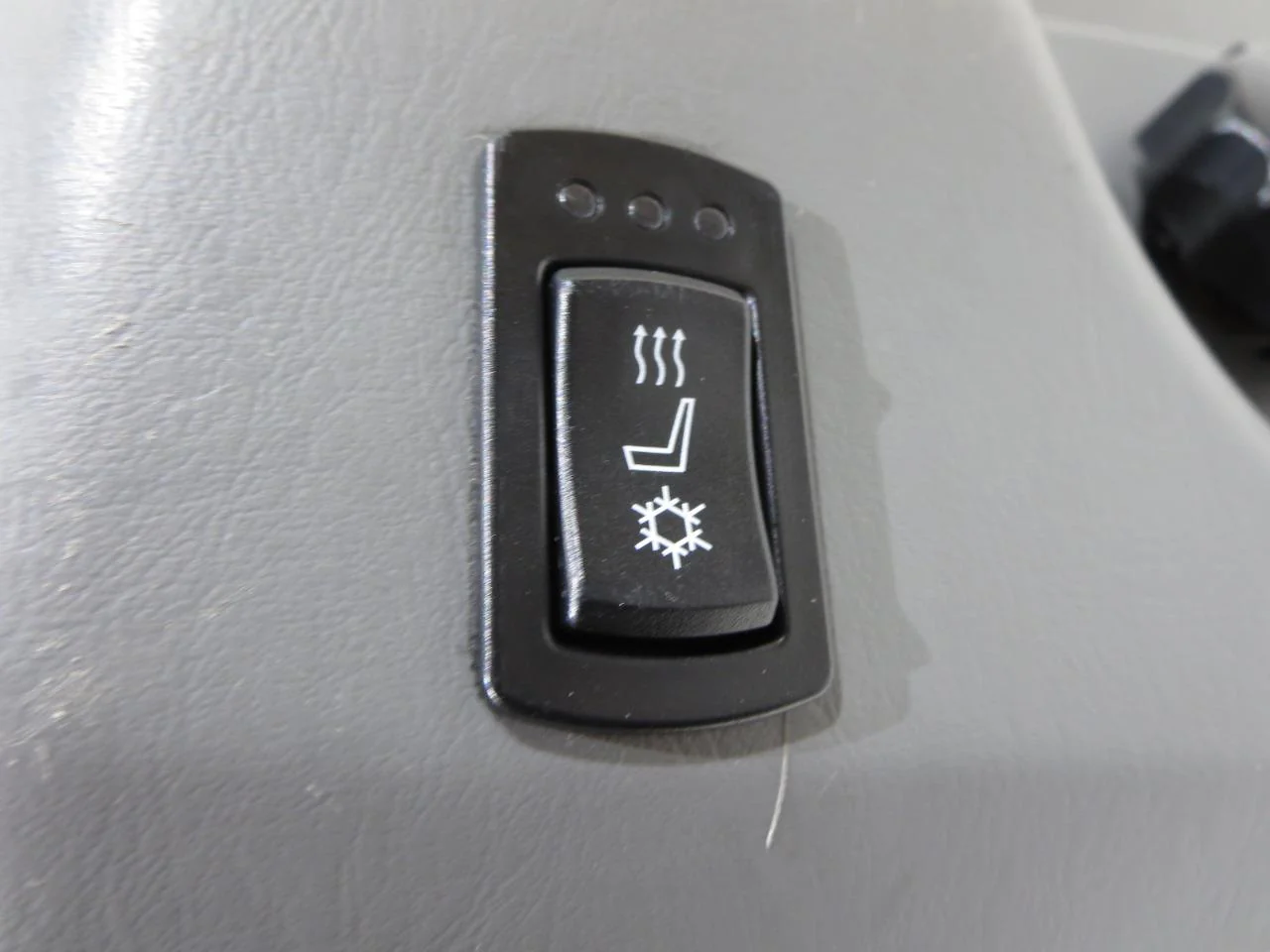 2003 - 2007 Custom Air Conditioned Ford Super Duty F250 Seats #005a - Image 18