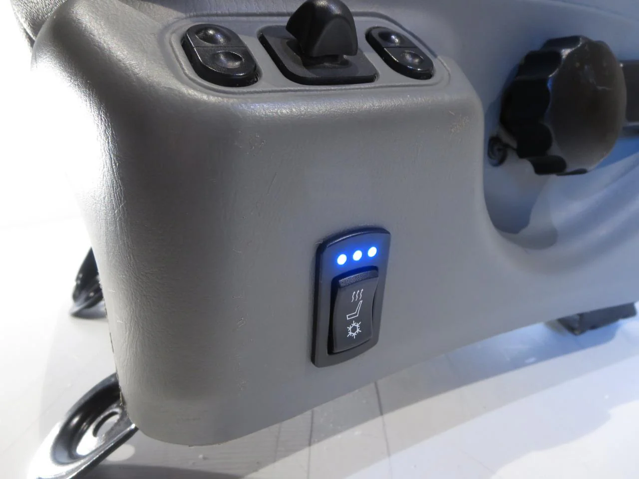 2003 - 2007 Custom Air Conditioned Ford Super Duty F250 Seats #005a - Image 21