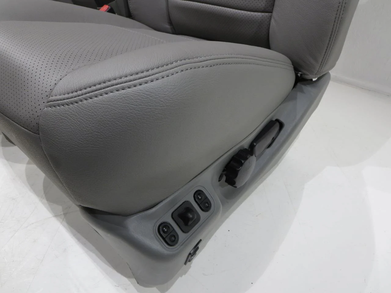 2003 - 2007 Custom Air Conditioned Ford Super Duty F250 Seats #005a - Image 7