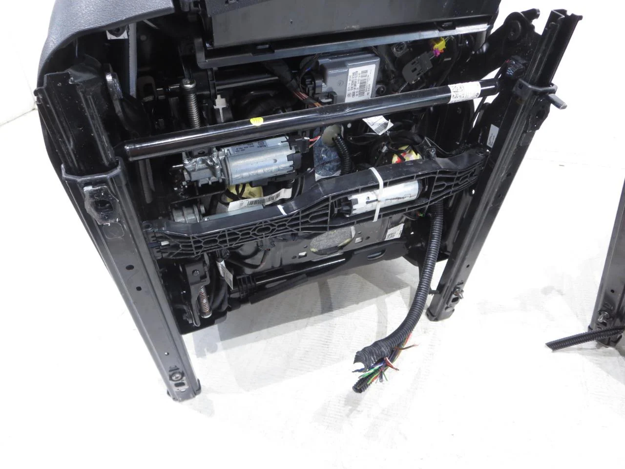 2015 - 2018 Audi Q3 Seats, Black Anthracite Leather, Powered. #9858r - Image 20