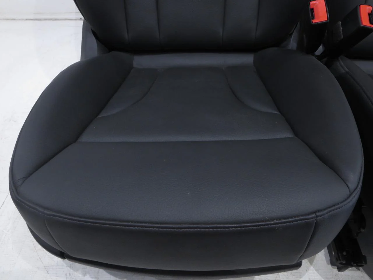 2015 - 2018 Audi Q3 Seats, Black Anthracite Leather, Powered. #9858r - Image 4