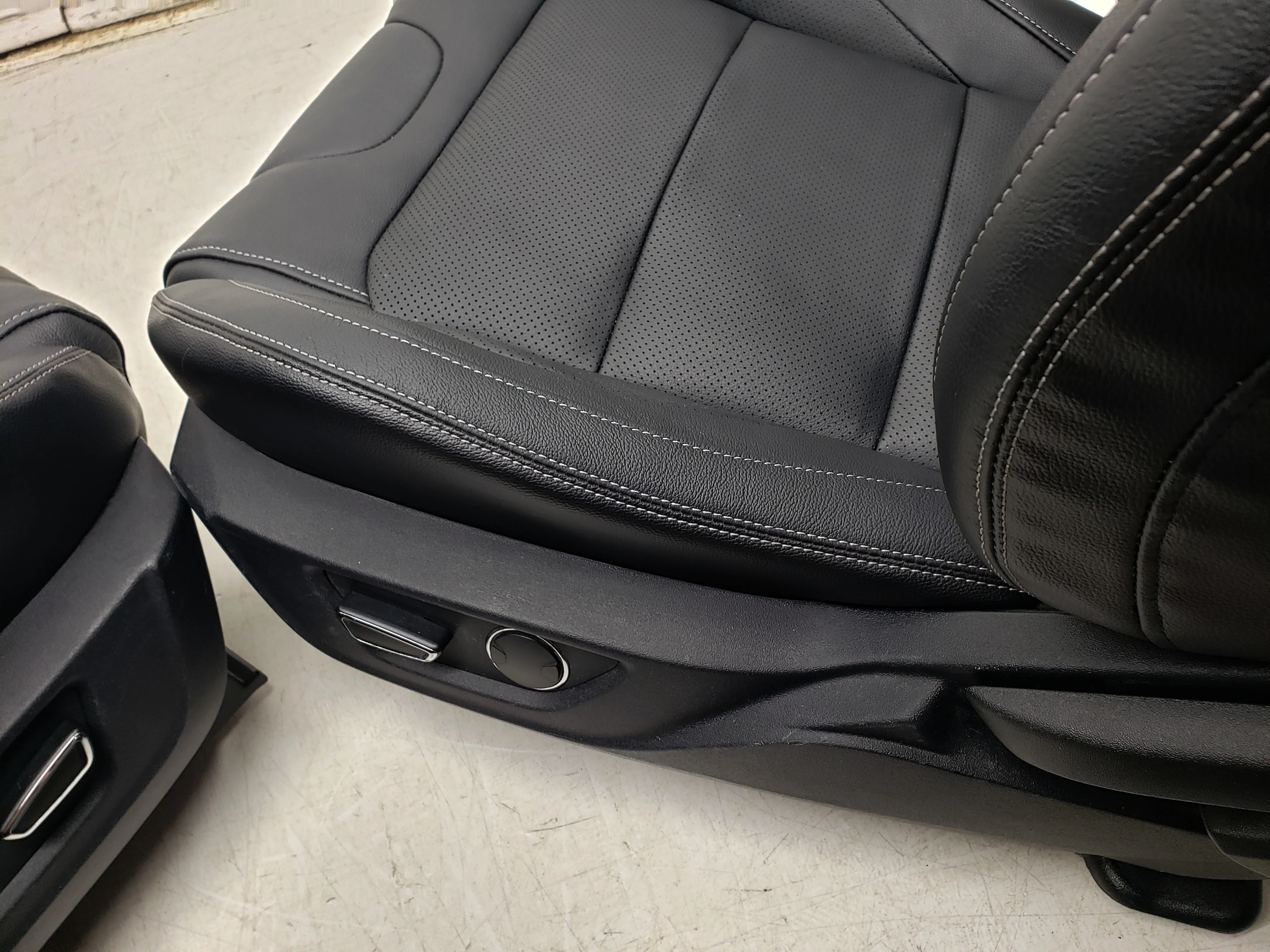 Mustang Recaro Seats, Heated & Cooled, Powered Coupe 2015-2023 - Image 12