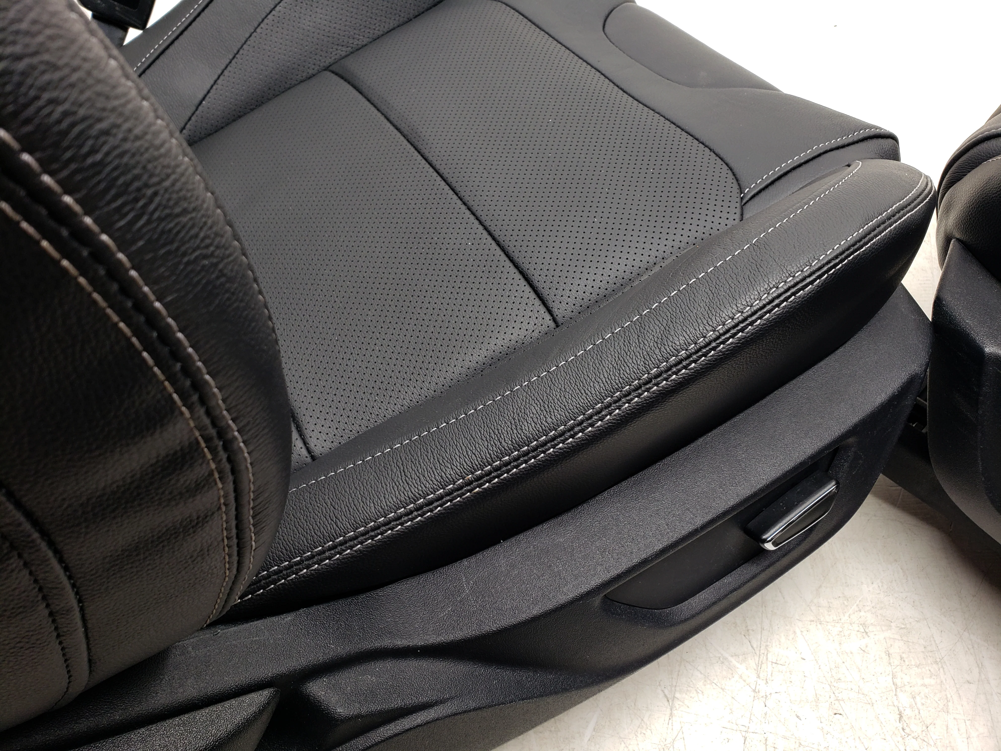 Mustang Recaro Seats, Heated & Cooled, Powered Coupe 2015-2023 - Image 13