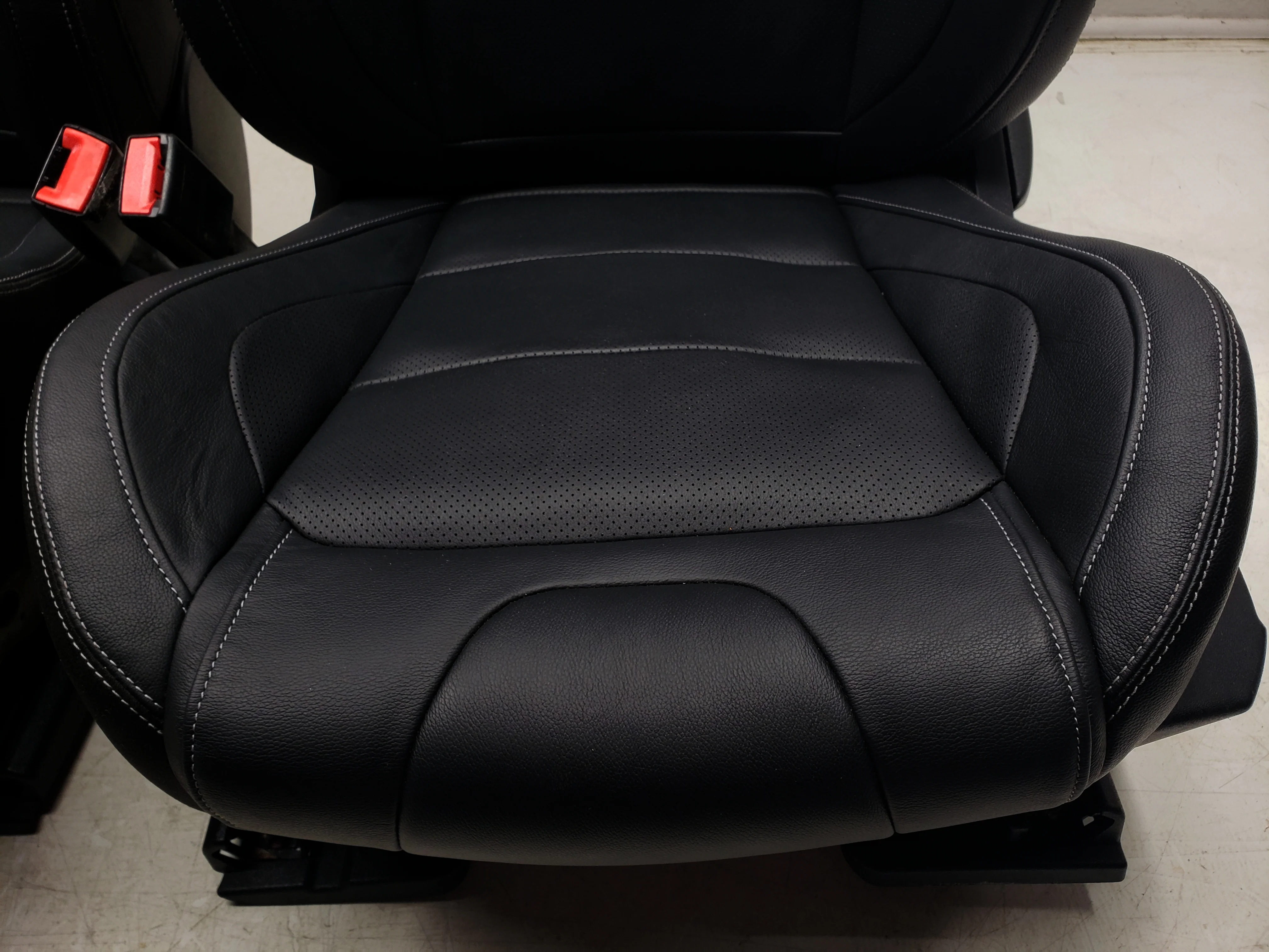 Mustang Recaro Seats, Heated & Cooled, Powered Coupe 2015-2023 - Image 5