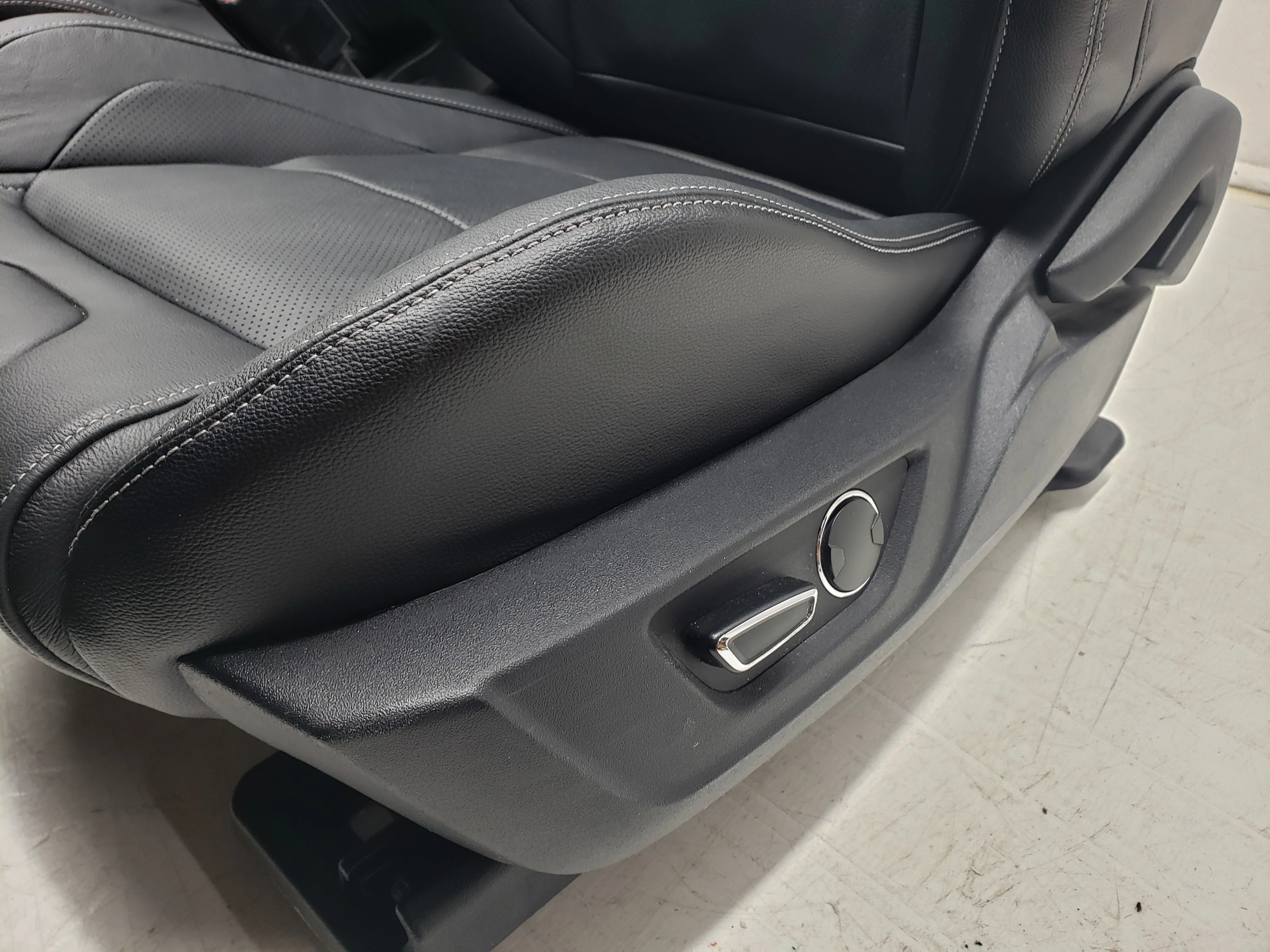 Mustang Recaro Seats, Heated & Cooled, Powered Coupe 2015-2023 - Image 7