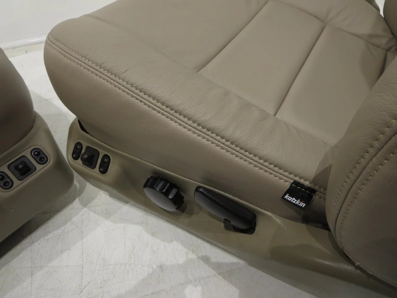Ford Super Duty Seats 1999-2007, Custom Built Katzkin Leather Seats - Image 11
