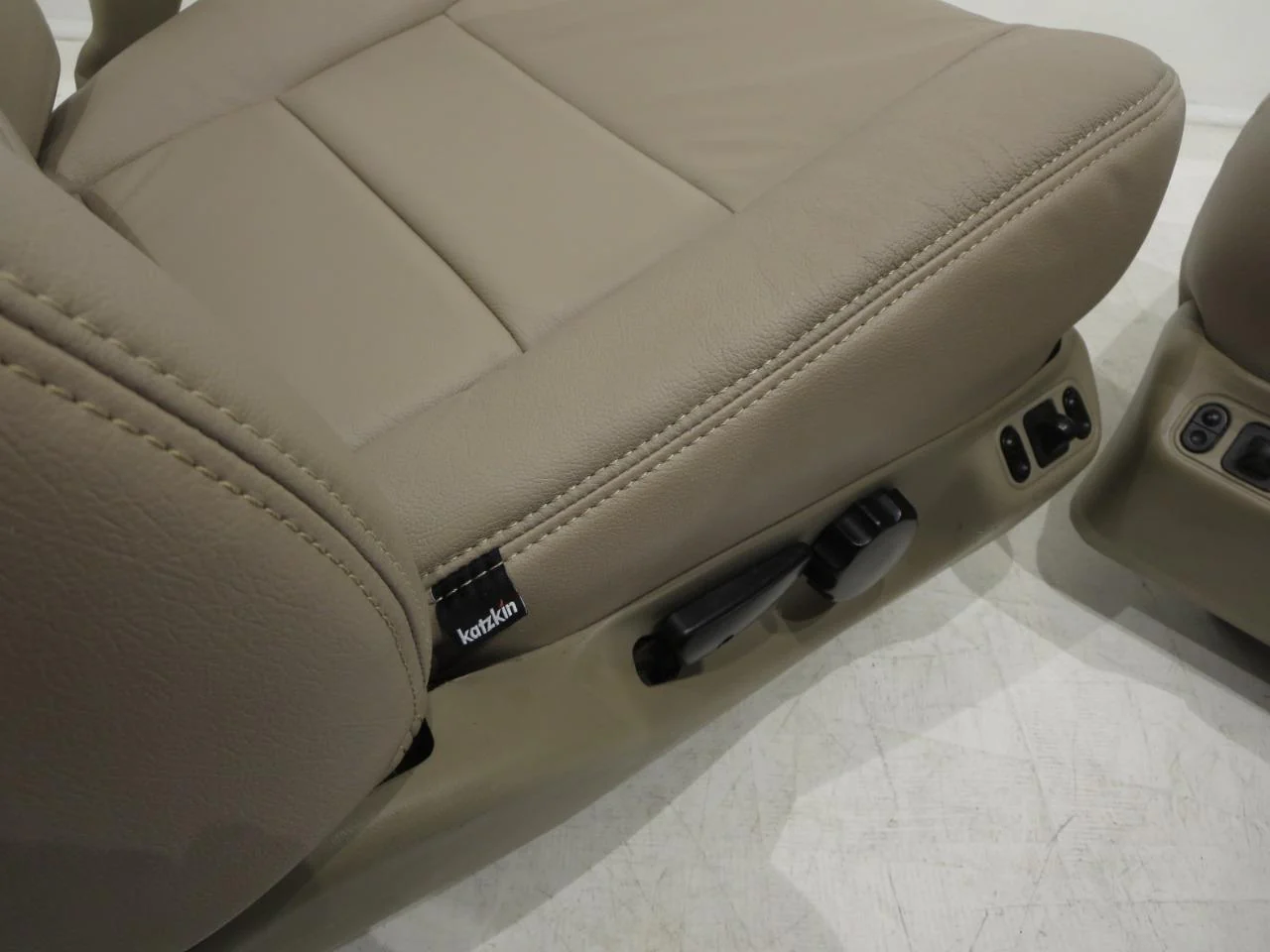 Ford Super Duty Seats 1999-2007, Custom Built Katzkin Leather Seats - Image 12