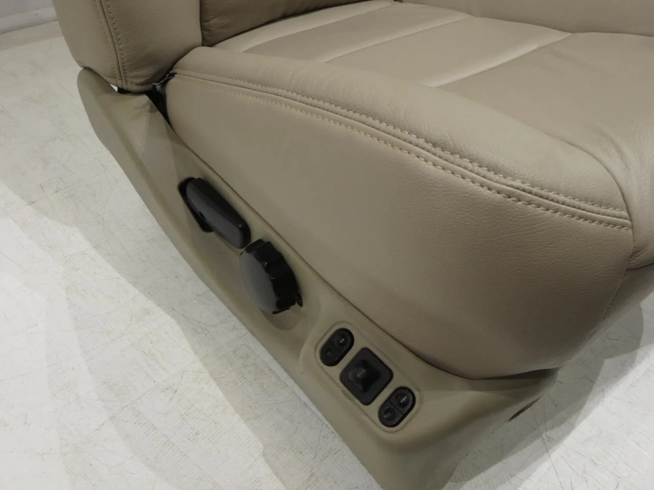 Ford Super Duty Seats 1999-2007, Custom Built Katzkin Leather Seats - Image 6