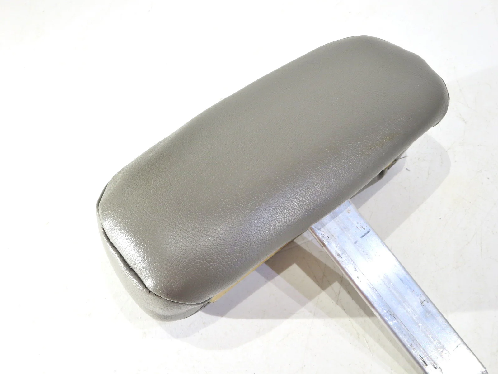 Headrest | Ford Mustang 1994-2004 | Leather | Graphite | Height Adjustable - Image 3
